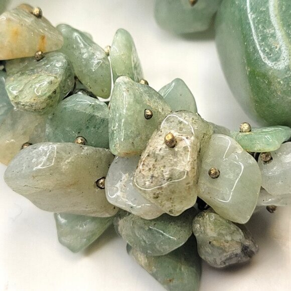 Green Necklace with Green Beads and Irregular Chip Stones - Picture 3 of 8